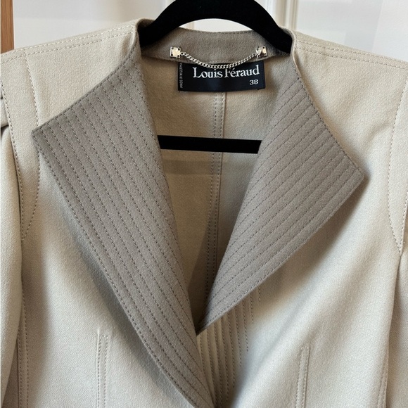 Louis Feraud Wool Blazer with Notched Lapel and Tailored Fit - Vintage - EUC - Picture 3 of 10